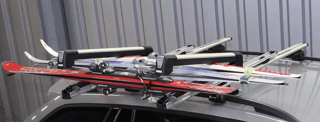 Ski- und Snowboardträger für bis zu 5 Paar Ski oder 2 Snowboards