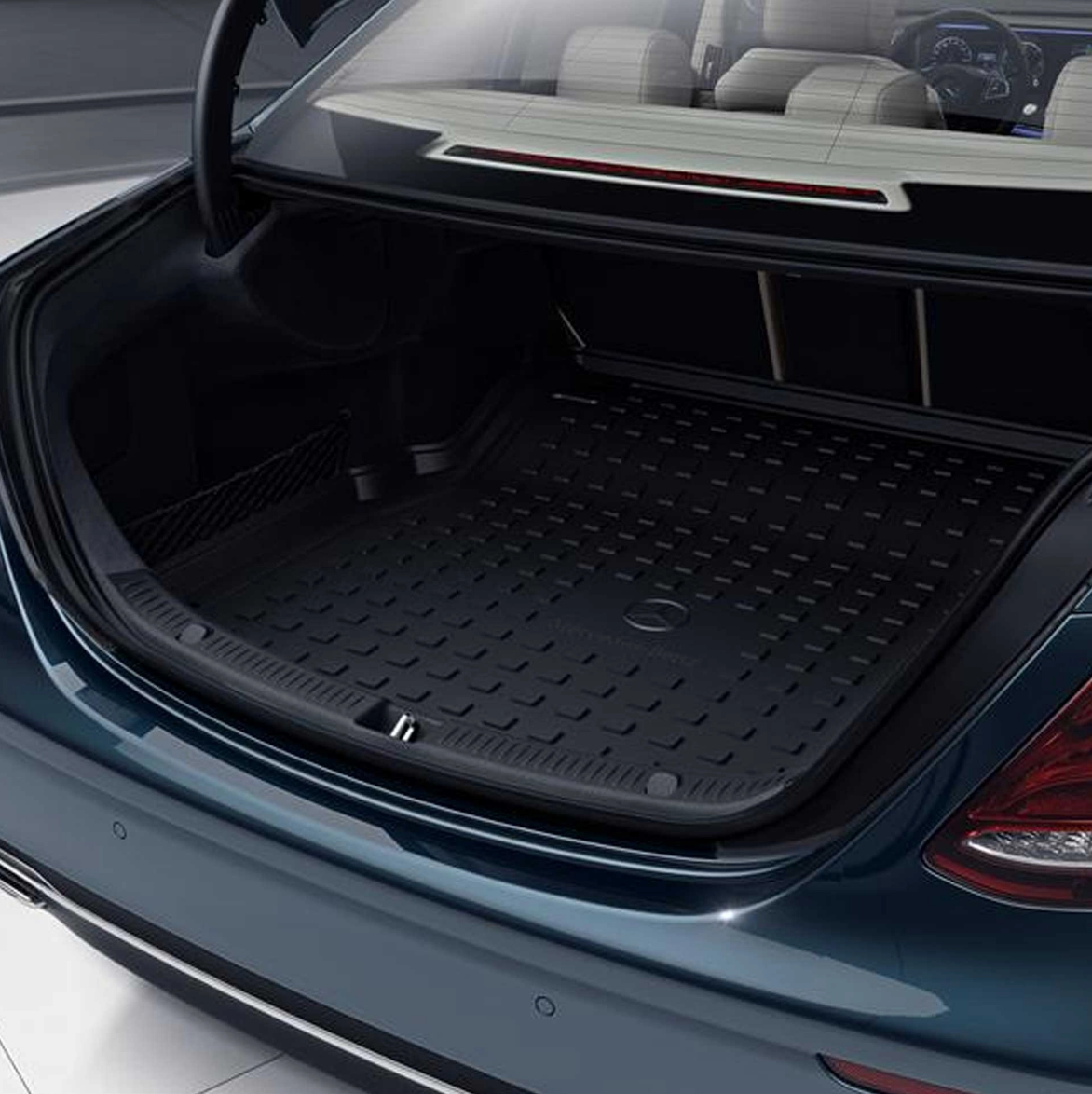 Trunk tray, flat, without through-loading facility (E-Class)